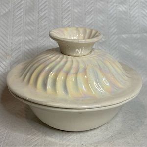 Maurice USA H701 dish with cover iridescent.